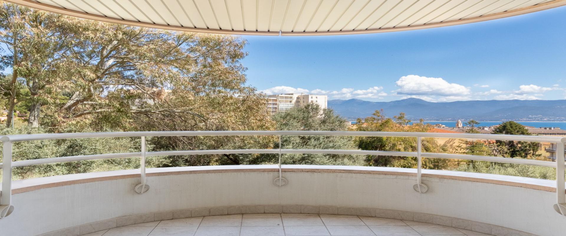 F5 à vendre avec vue mer Centre ville - Ajaccio