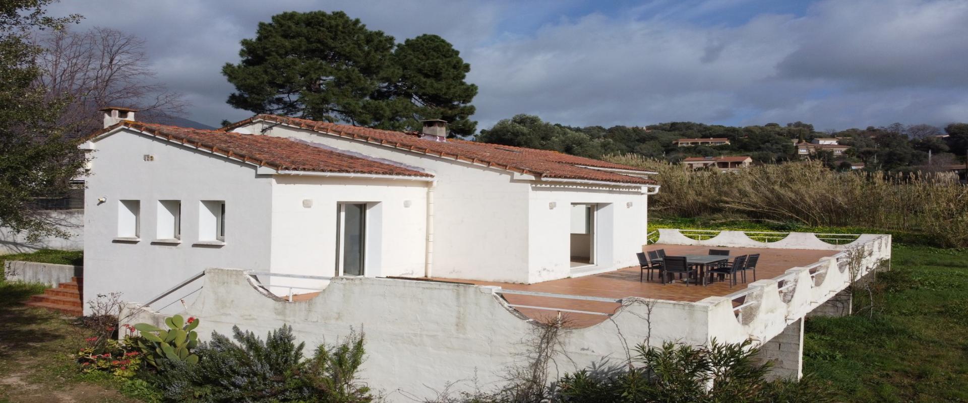 A vendre villa de 190 m² sur un terrain de 4100 m² - Ajaccio Plaine de Peri 