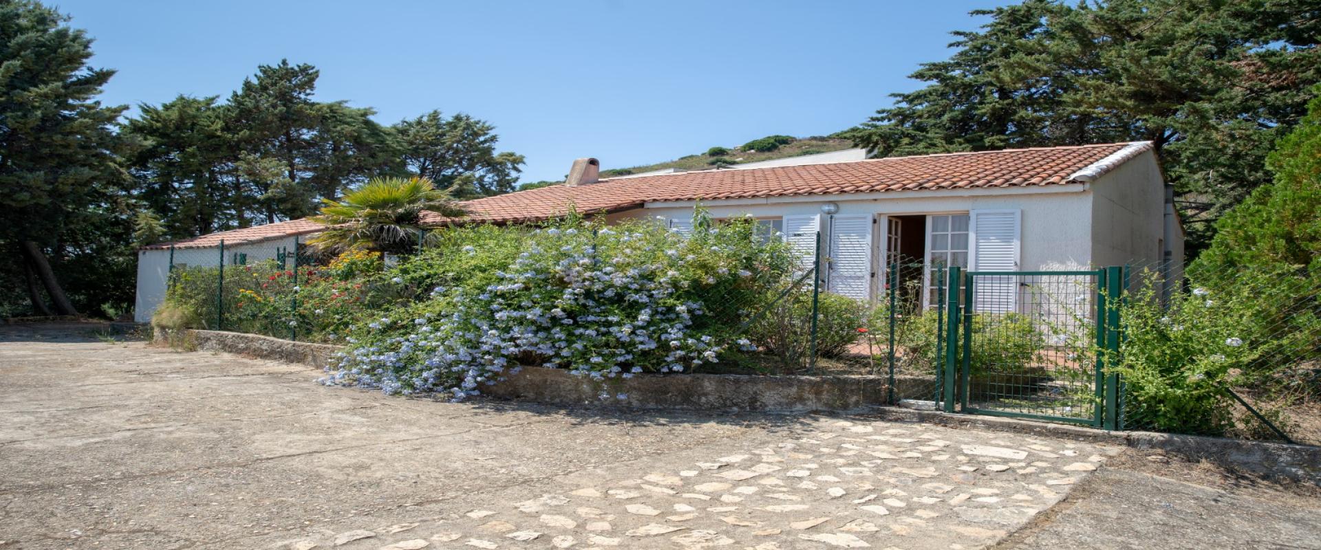 Villa à rénover à vendre avec vue mer à Alata près d'Ajaccio