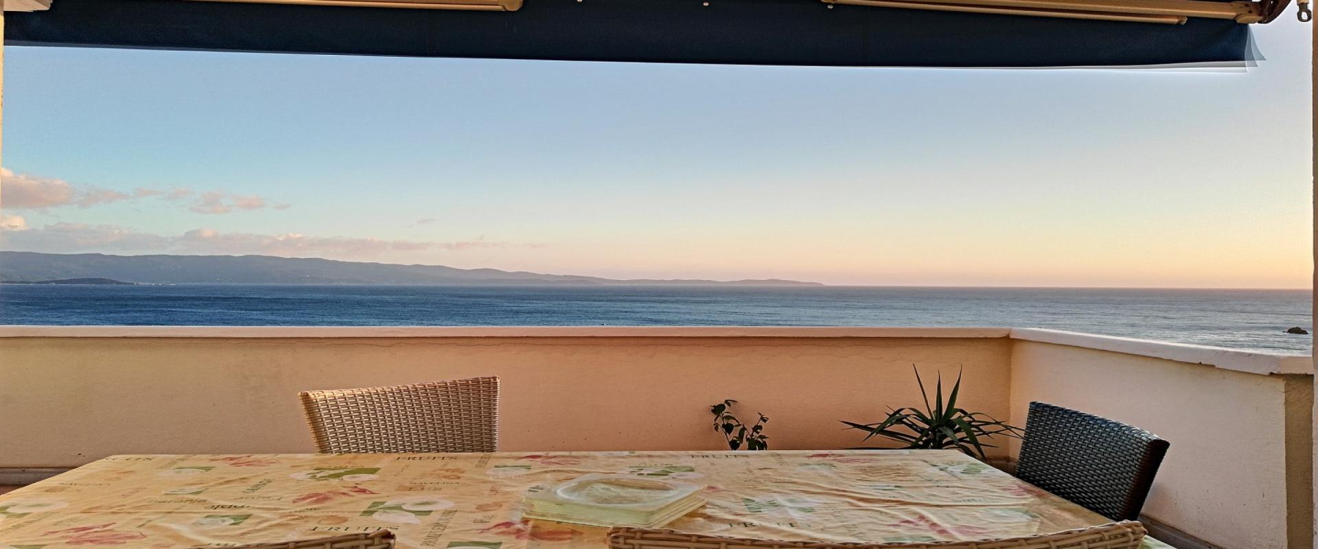 En Corse, à Ajaccio, un splendide f2/3 vue mer panoramique avec 40m² de terrasse