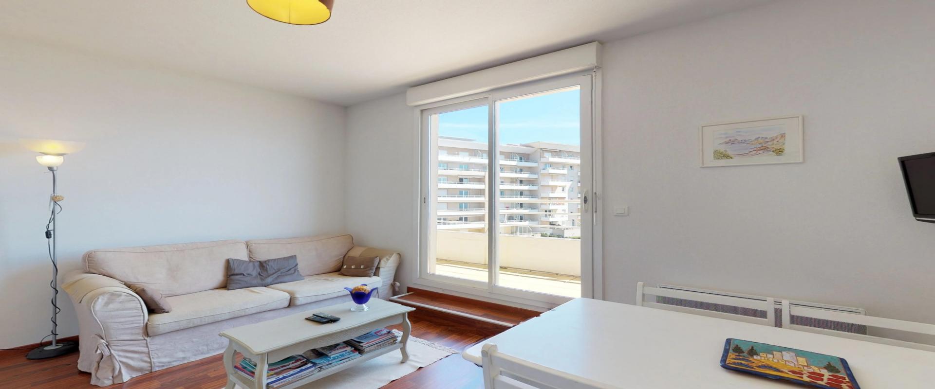 A Ajaccio, au début de la route des Sanguinaires, vente d'un appartement DERNIER ÉTAGE F2 belle vue mer