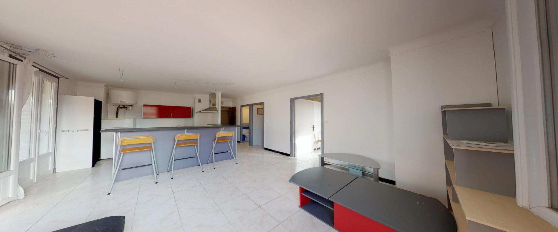 En Corse, à Ajaccio, un appartement de type F2 d'une superficie de 38 m² avec balcon, quartier Saint Jean