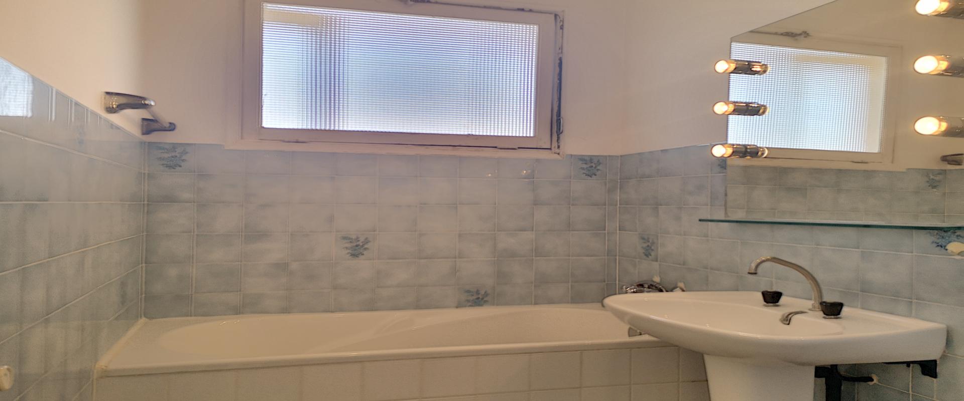 F2 à louer Belvédère salle de bains