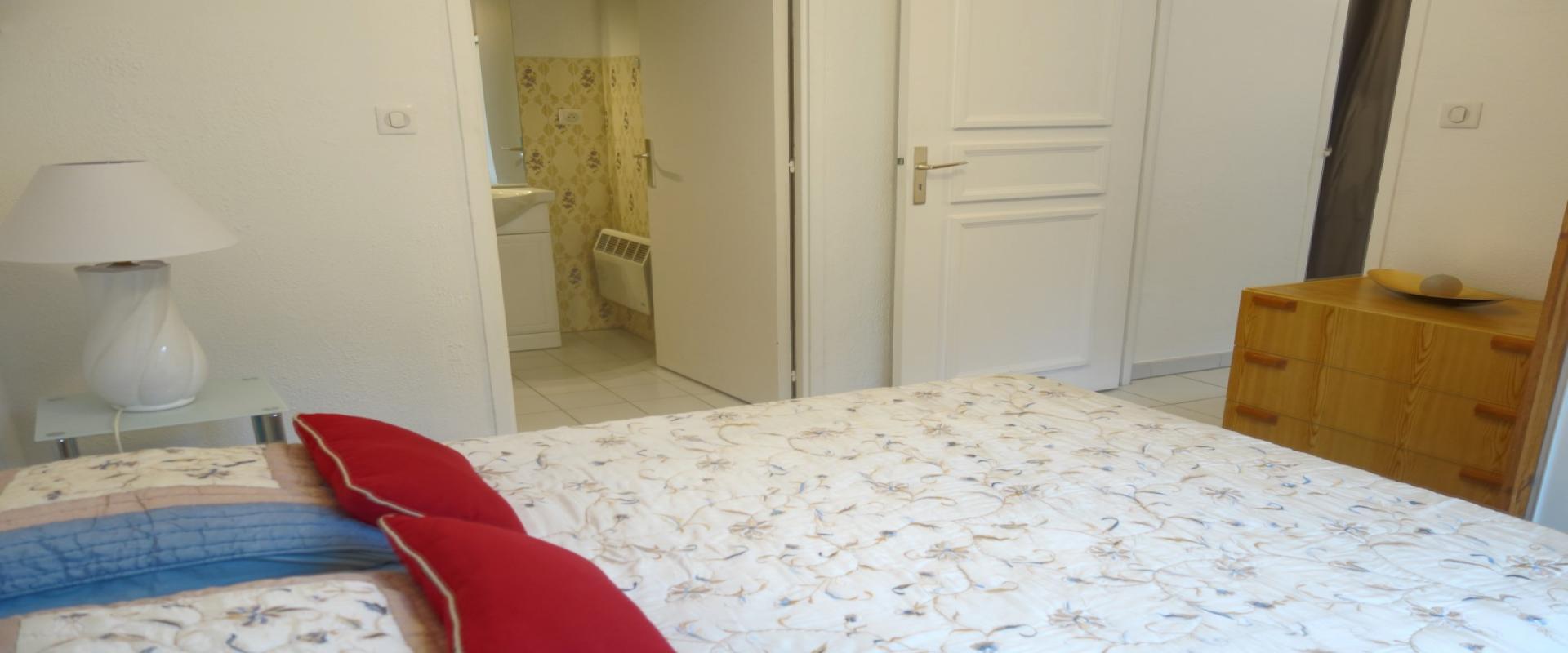 A louer F2 SAnguinaires chambre