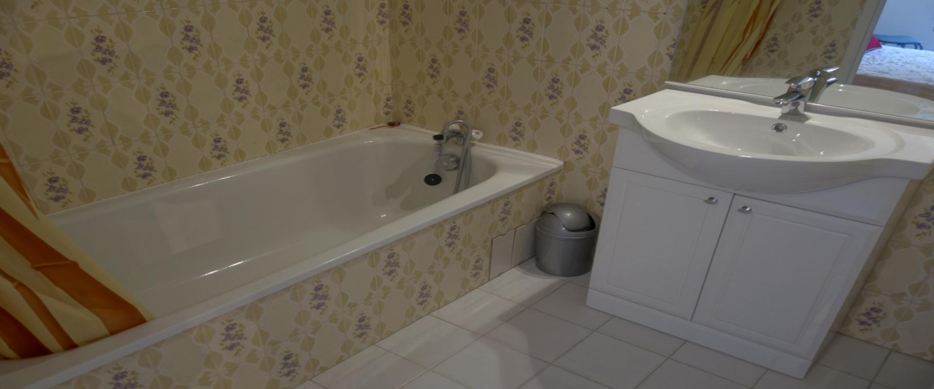 A louer F2 Sanguinaires salle de bains