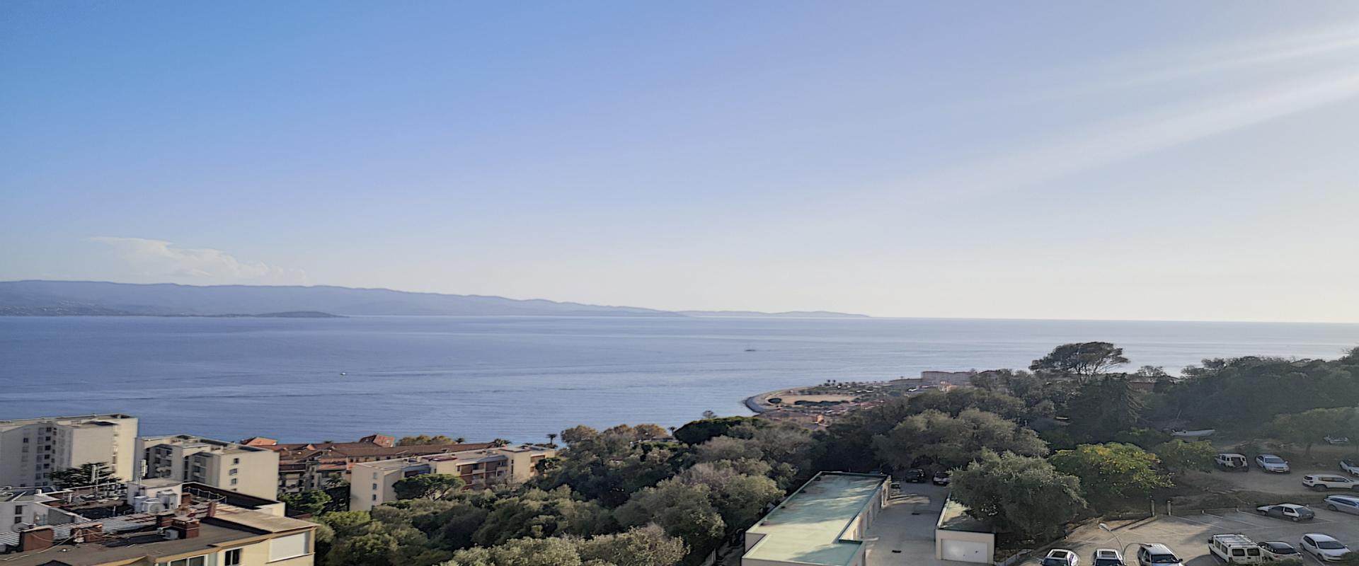 F2 à louer Le Bèlvédère vue mer