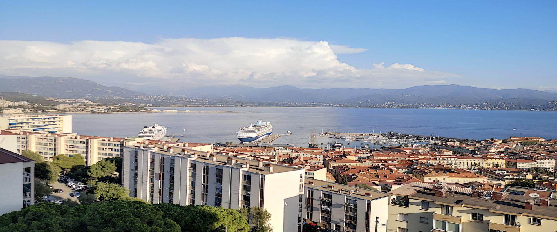 F2 à louer Le Bèlvédère vue port