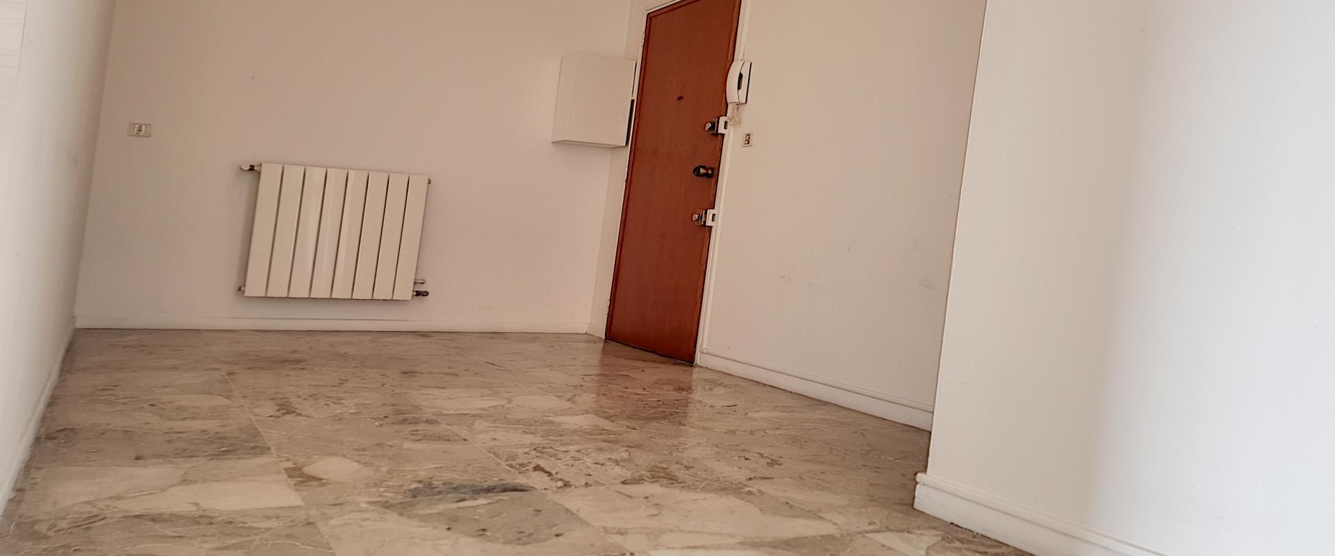 F2 à louer le Bèlvédère entrée