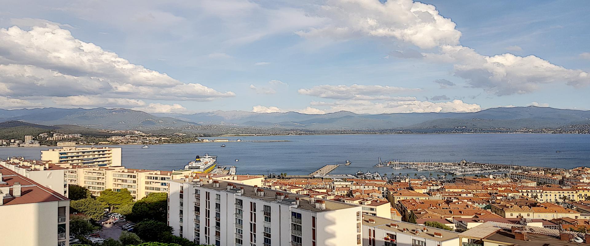 F2 à louer le Belvedere vue depuis l'appartement