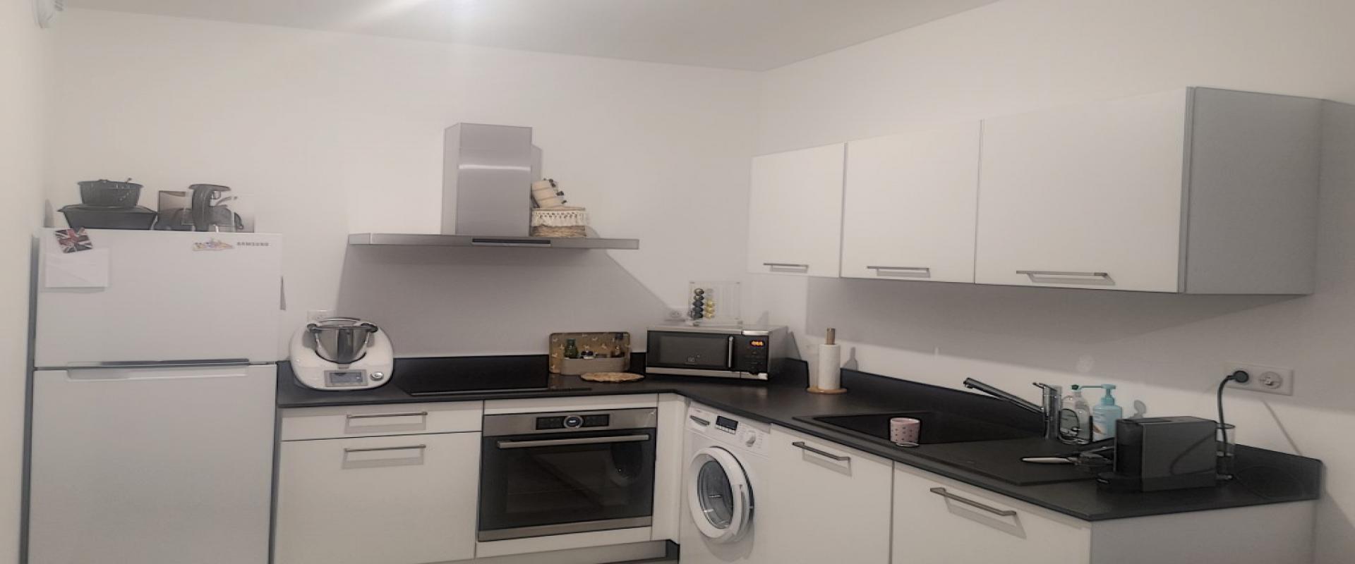 F2 à louer immeuble Chenançon  Parc Impérial cuisine 