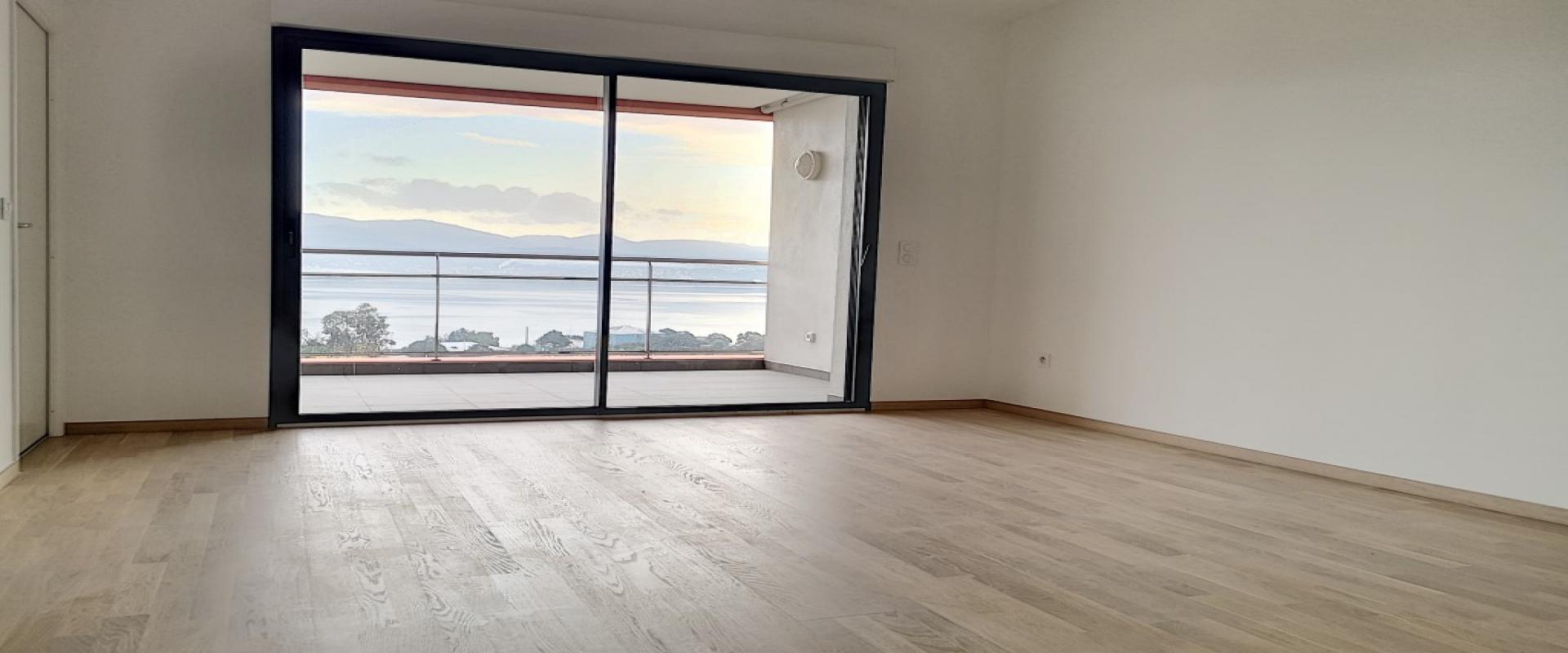 F2 meublé à louer le Genovèse séjour