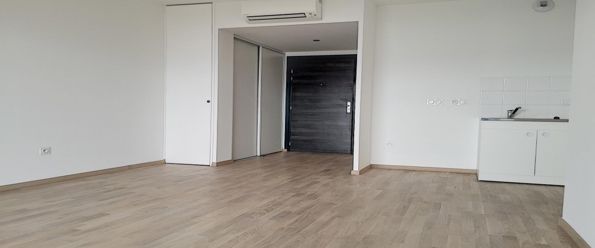 F2 meublé à louer le Genovèse séjour 