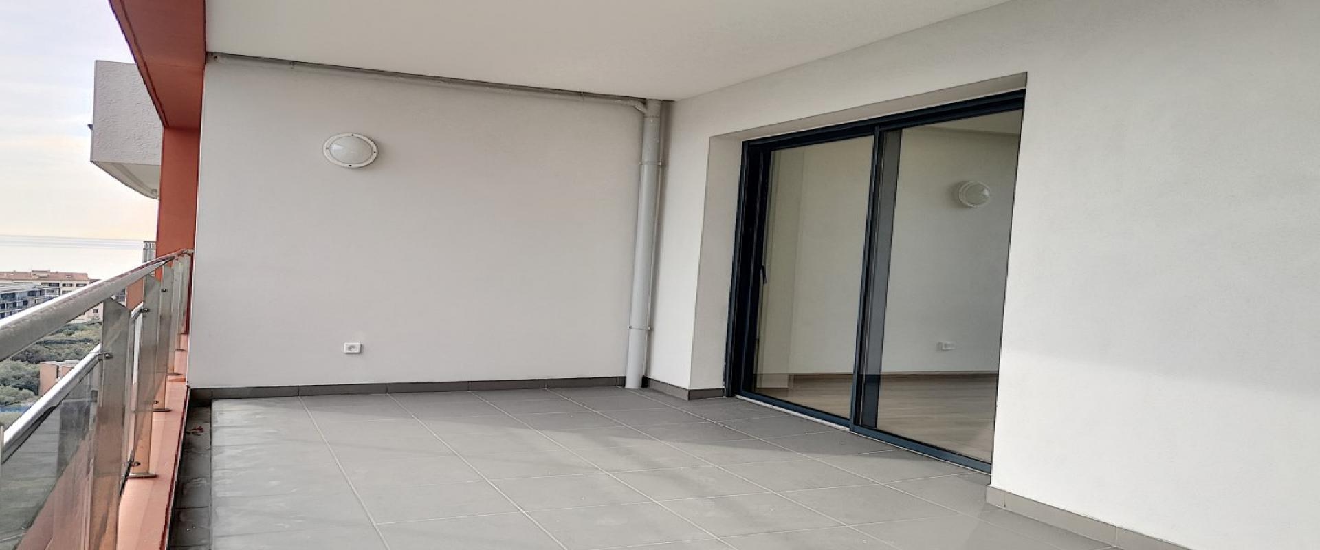 F2 meublé à louer le Genovèse terrasse