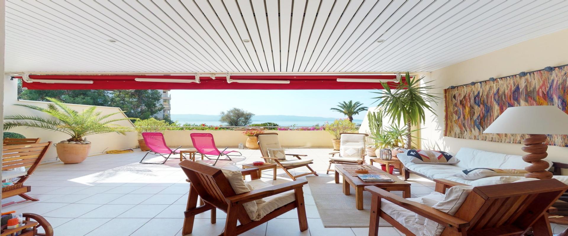 AJACCIO, Résidence du Parc Impérial, F3 de 80m2 vue mer, magnifique terrasse