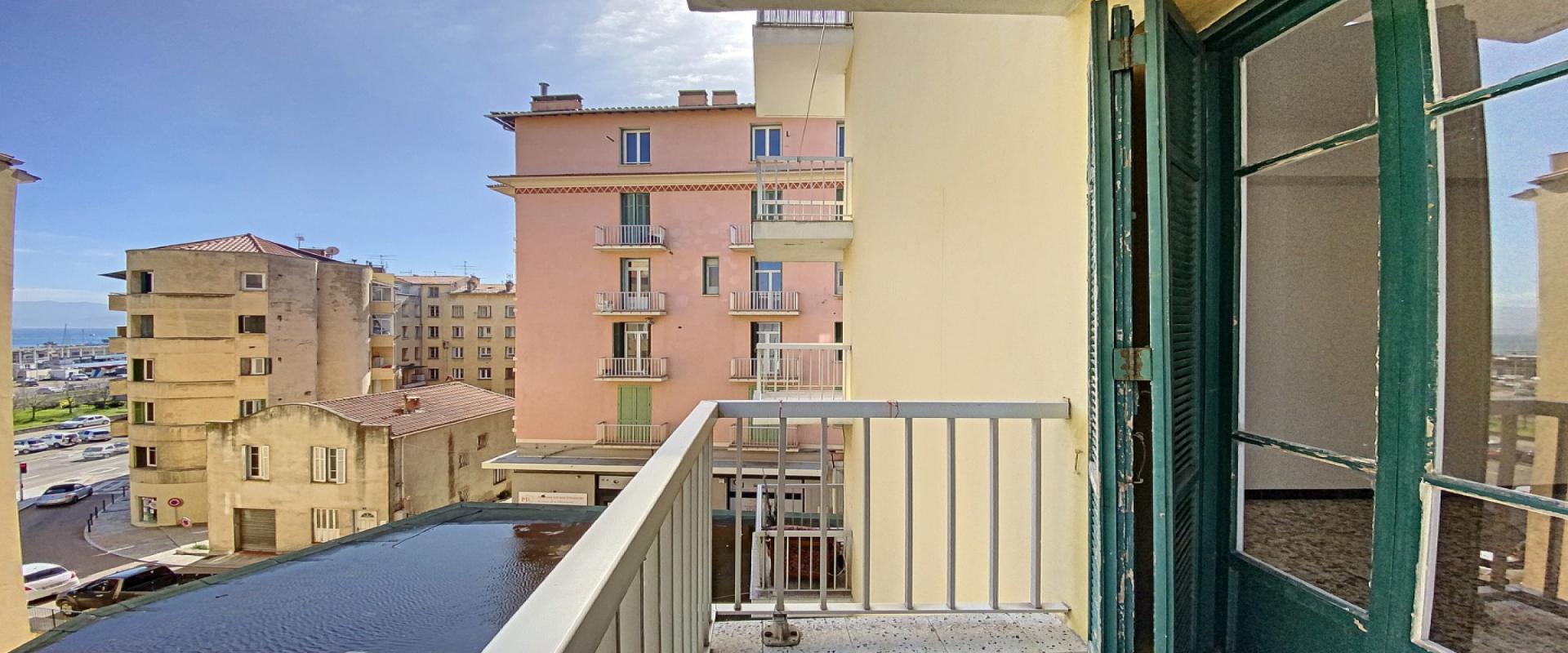 F3 à vendre Montée Saint Jean de 74m² vue mer- Ajaccio