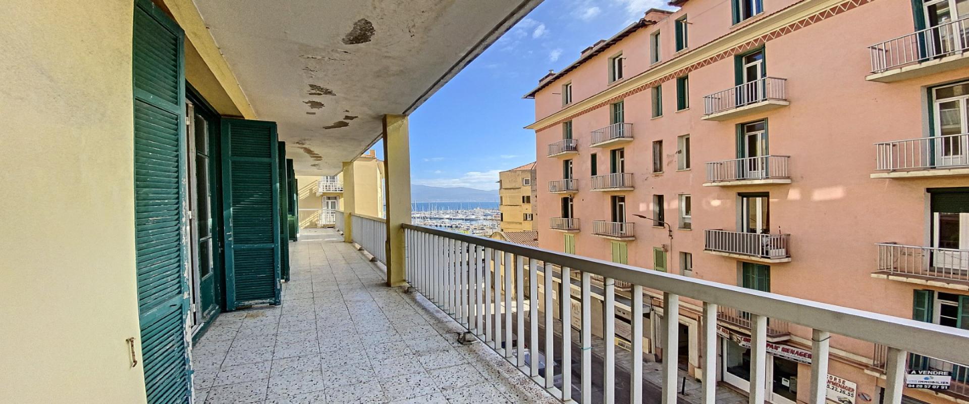 F3 à vendre Montée Saint Jean de 74m² vue mer- Ajaccio