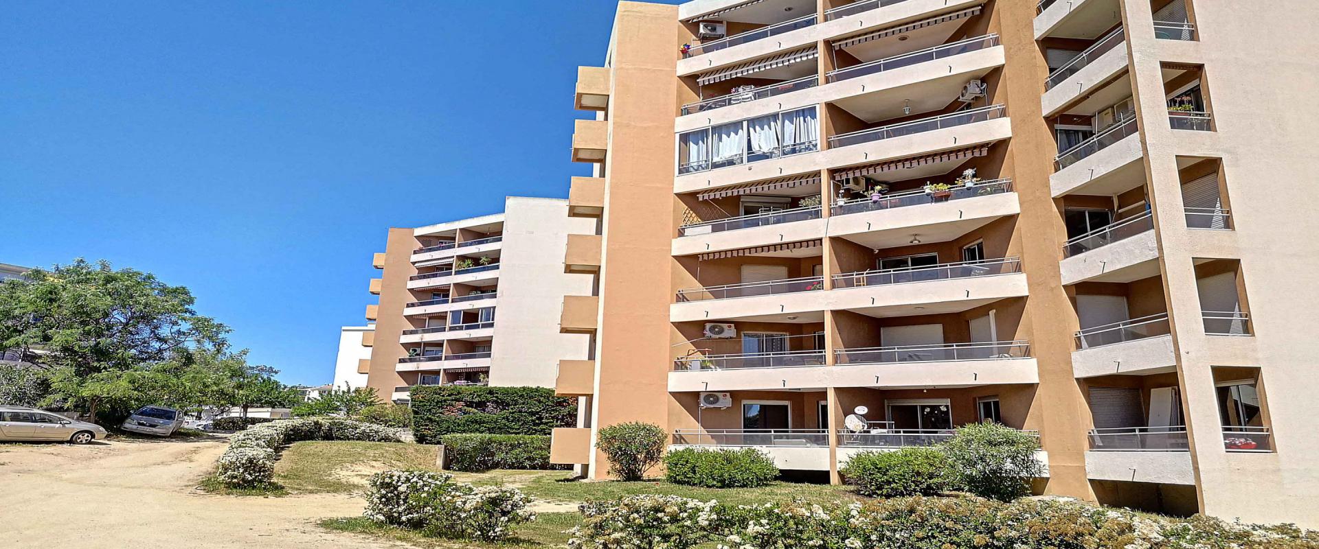 F3  meublé à louer Finosello immeuble 