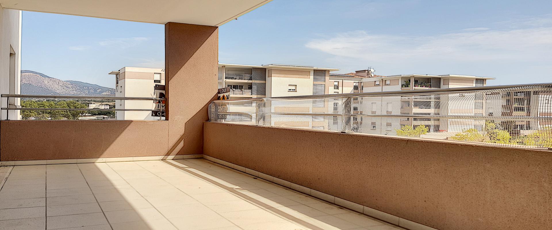 F4 à louer le Nerval Atrium terrasse