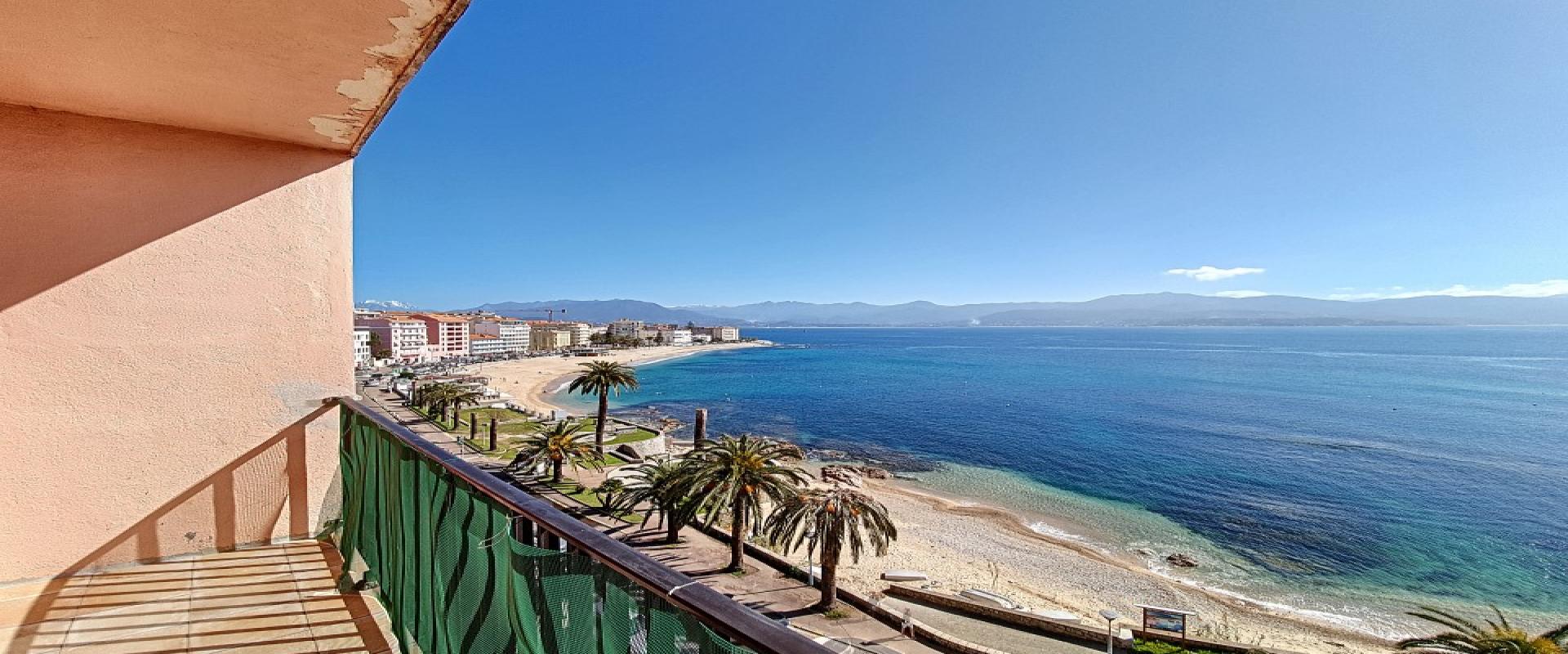 F5 DUPLEX REFAIT A NEUF, MAGNIFIQUE VUE SUR LA MER, PROCHE PLAGE ET COMMODITES