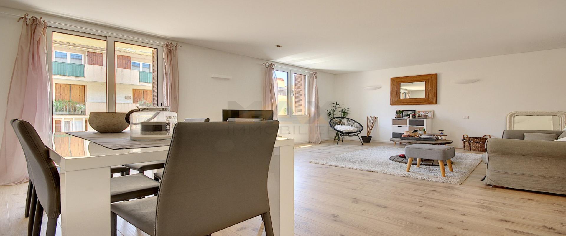 En Corse, à AJACCIO, vente d'un appartement F2 de 64 m² entièrement rénové, quartier Sainte Lucie 