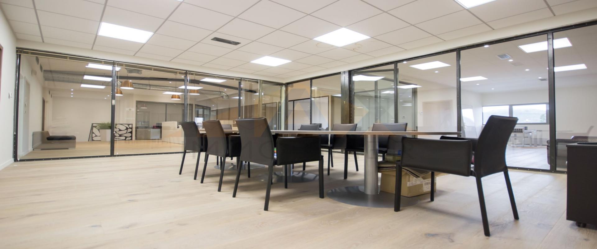 Ajaccio, Baleone, Caldaniccia : Vente de Murs à usage de bureau / professionnel en parfait état.