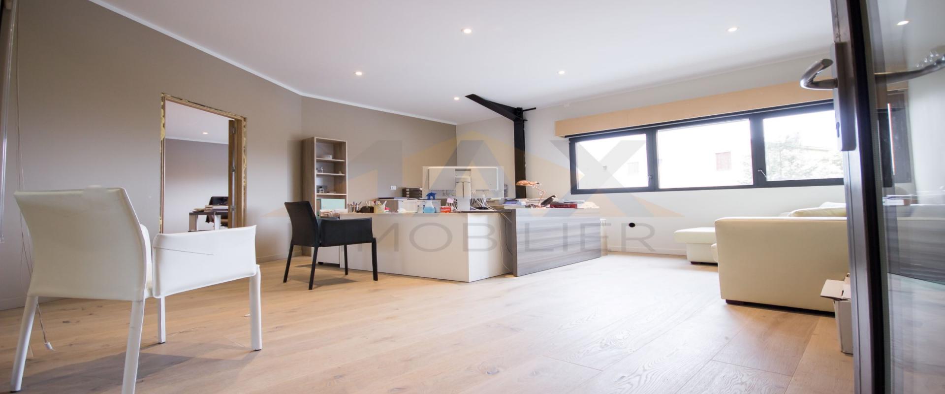 Ajaccio, Baleone, Caldaniccia : Vente de Murs à usage de bureau / professionnel en parfait état.
