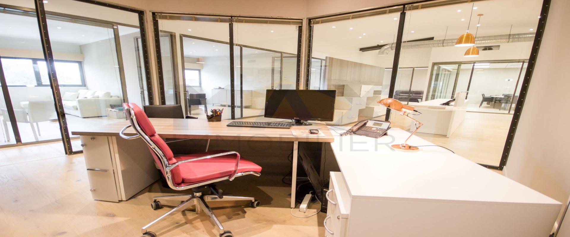 Ajaccio, Baleone, Caldaniccia : Vente de Murs à usage de bureau / professionnel en parfait état.