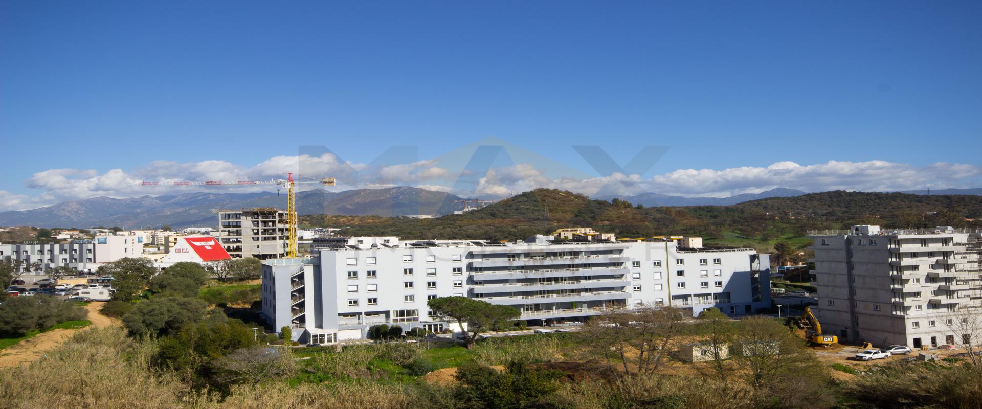 En Corse, à Ajaccio, dans le secteur dynamique de la ROCADE, Vente d'un appartement récent de type F2 avec terrasse vue dégagée