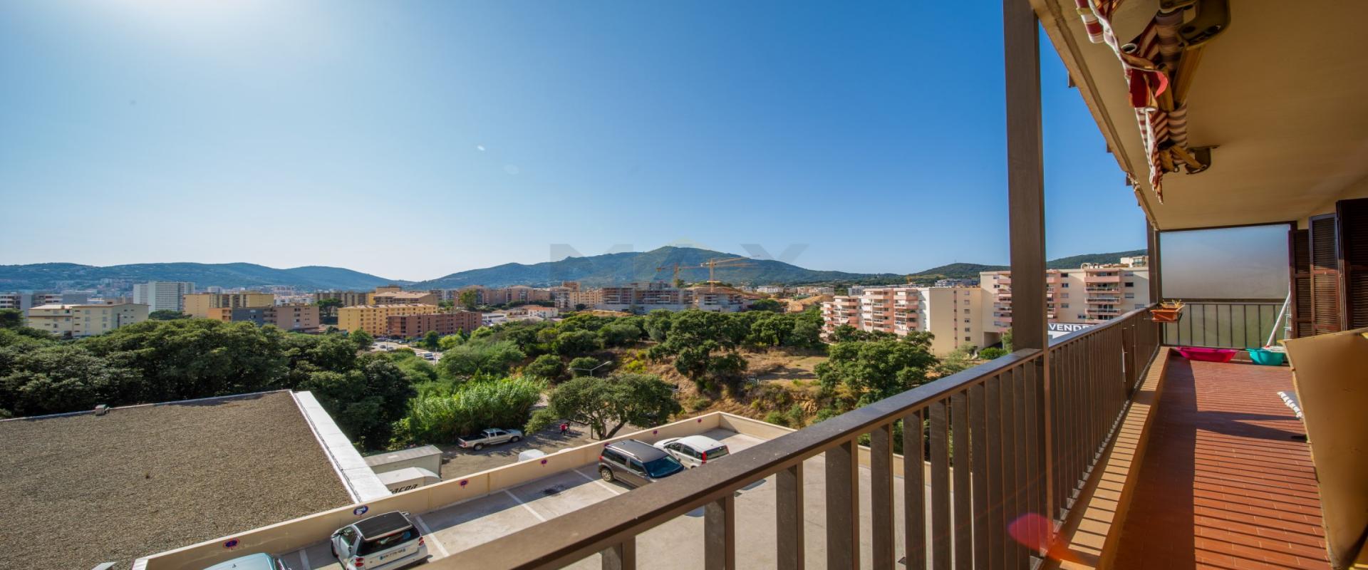 En Corse à Ajaccio à vendre T4 de 95 m² Quartier Pietralba