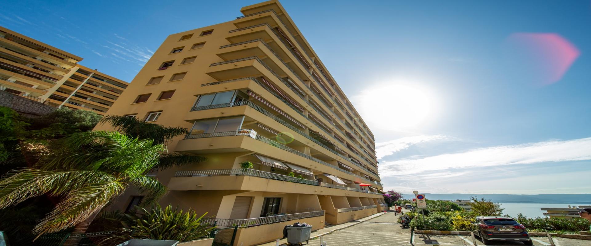 ***NOUVEAU PRIX***En Corse, à AJACCIO, vente d'un appartement F4 de 86 m² sur la route des SANGUINAIRES