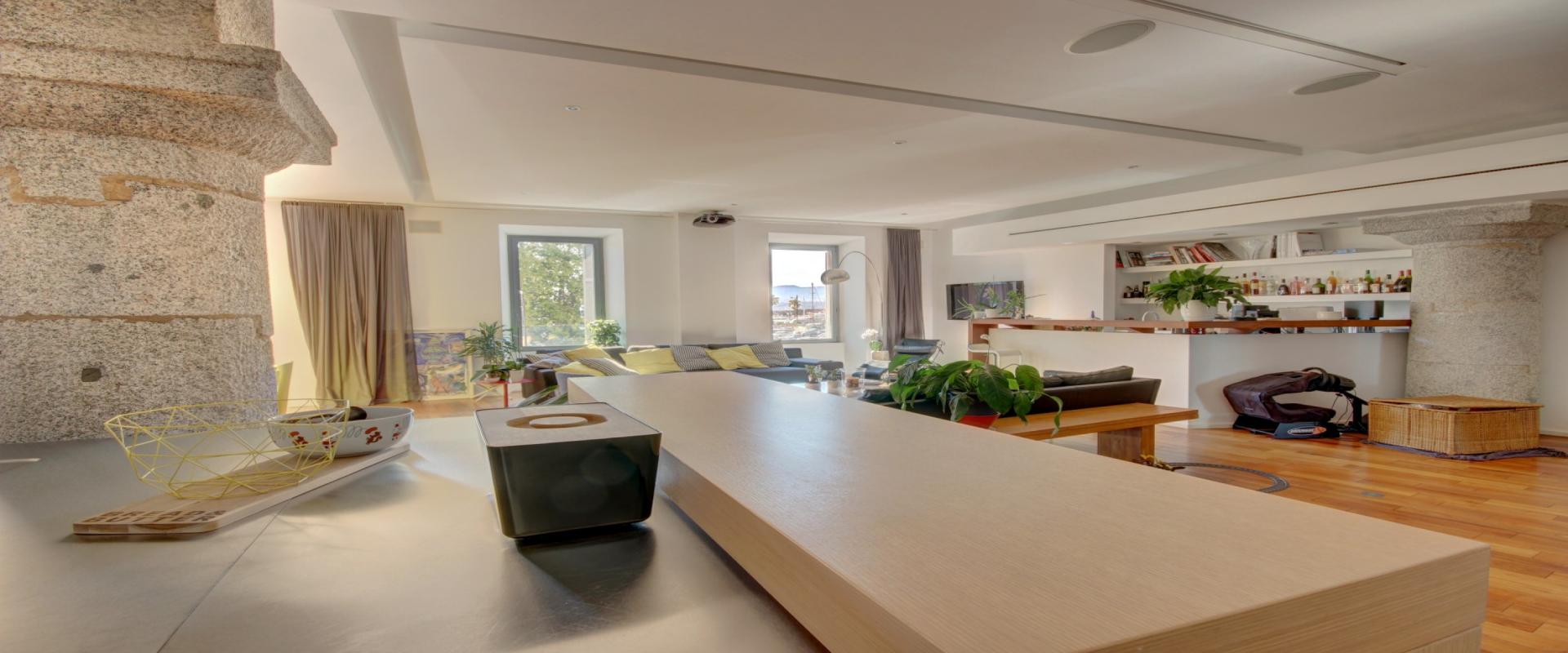 En Corse à Ajaccio, RARE! Superbe F6 de standing Duplex 264m² cour intérieure privative 130m²