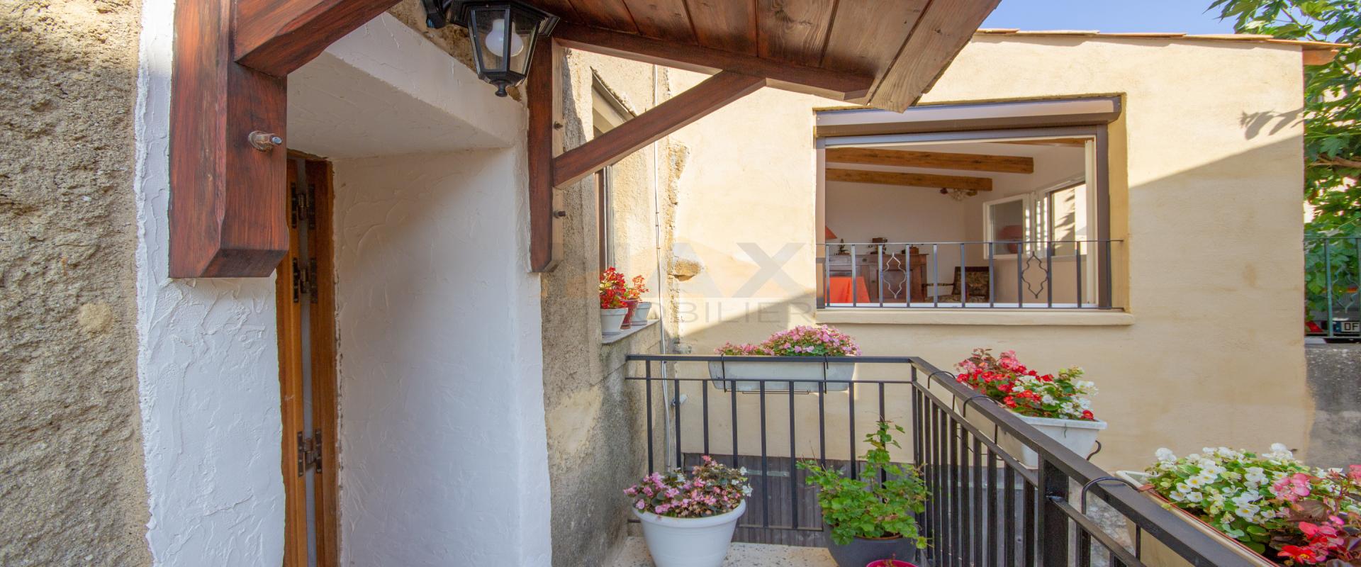 En Corse, à proximité d’AJACCIO, à ALATA, Vente d'un appartement de 110 m2 habitables au cœur du village.