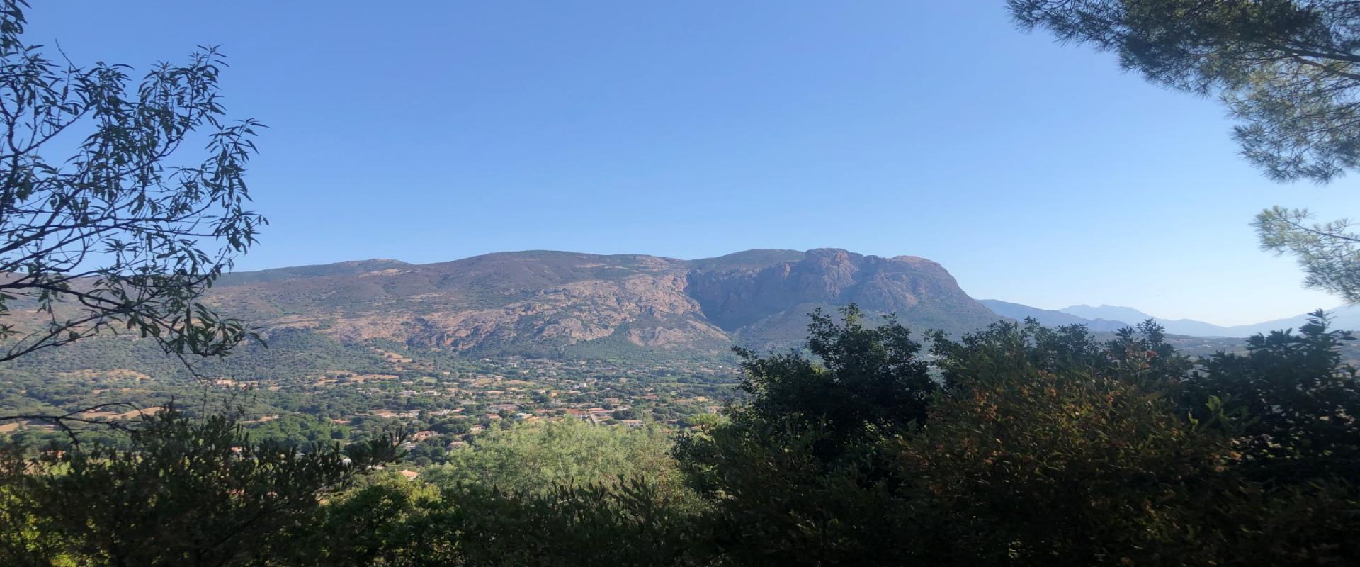 ALATA, villa F4 + F2 avec vue dégagée sur le mont GOZZI