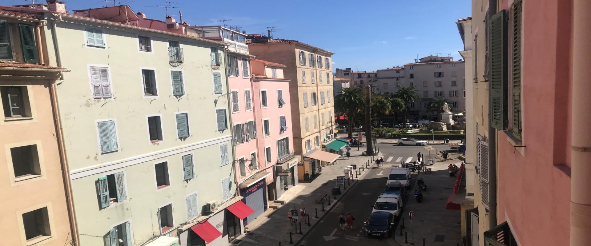 Dans l'Hyper-Centre d'Ajaccio, un grand F3 de 83 m²