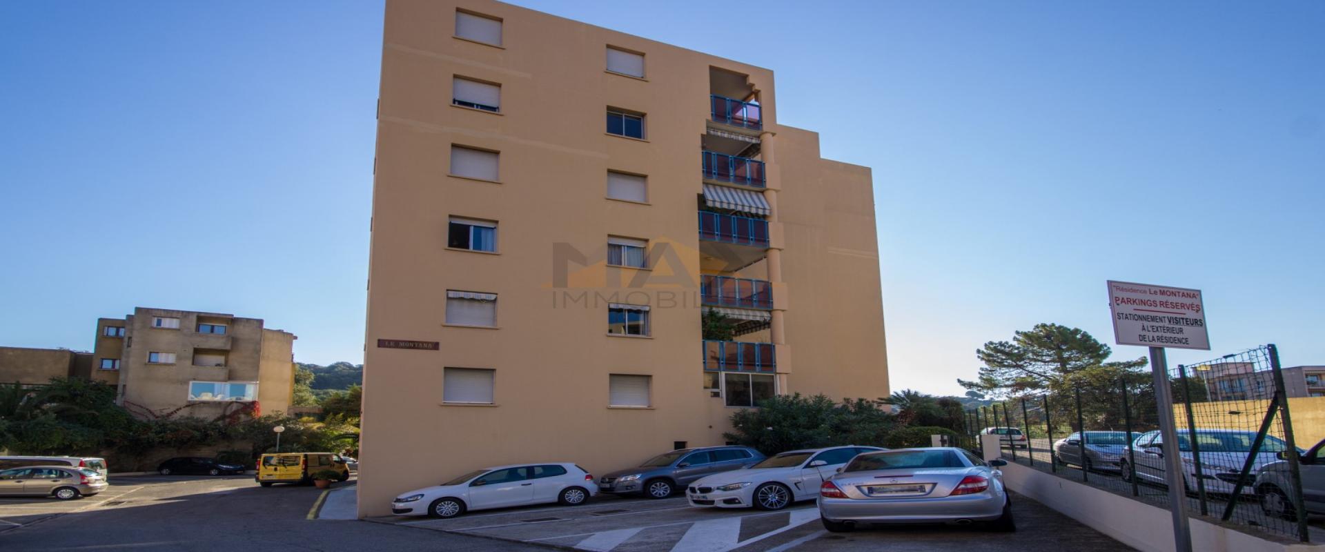 En Corse, à Ajaccio, à vendre dans le quartier de Pietralba beau F3 avec vue mer