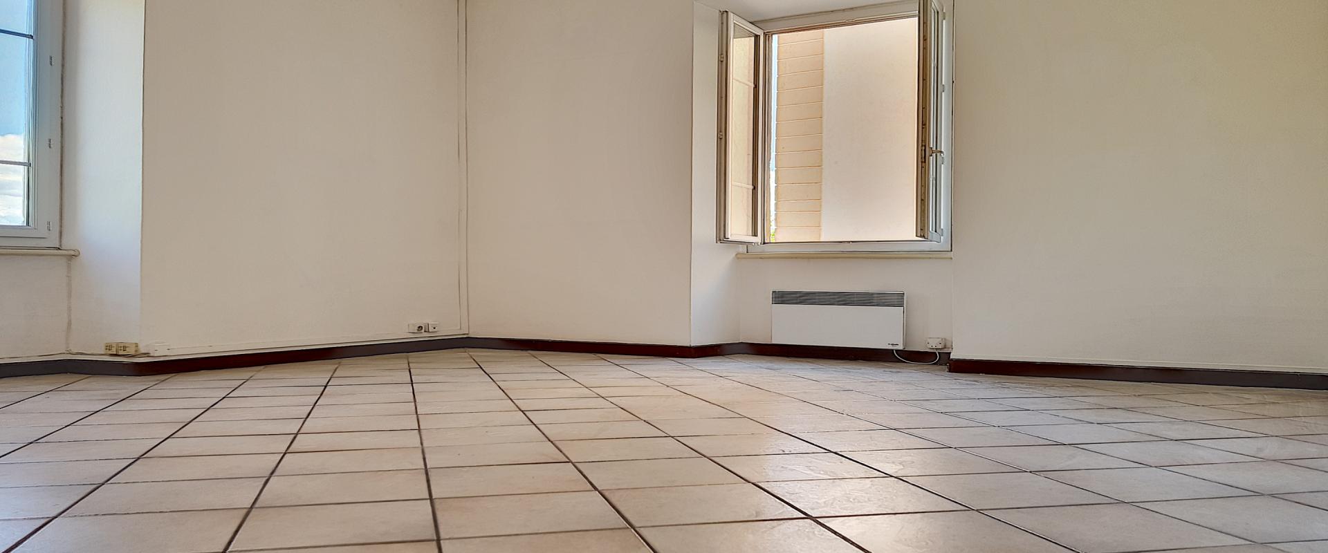 A LOUER LOCAL PROFESSIONNEL PLACE ABATUCCI BUREAU