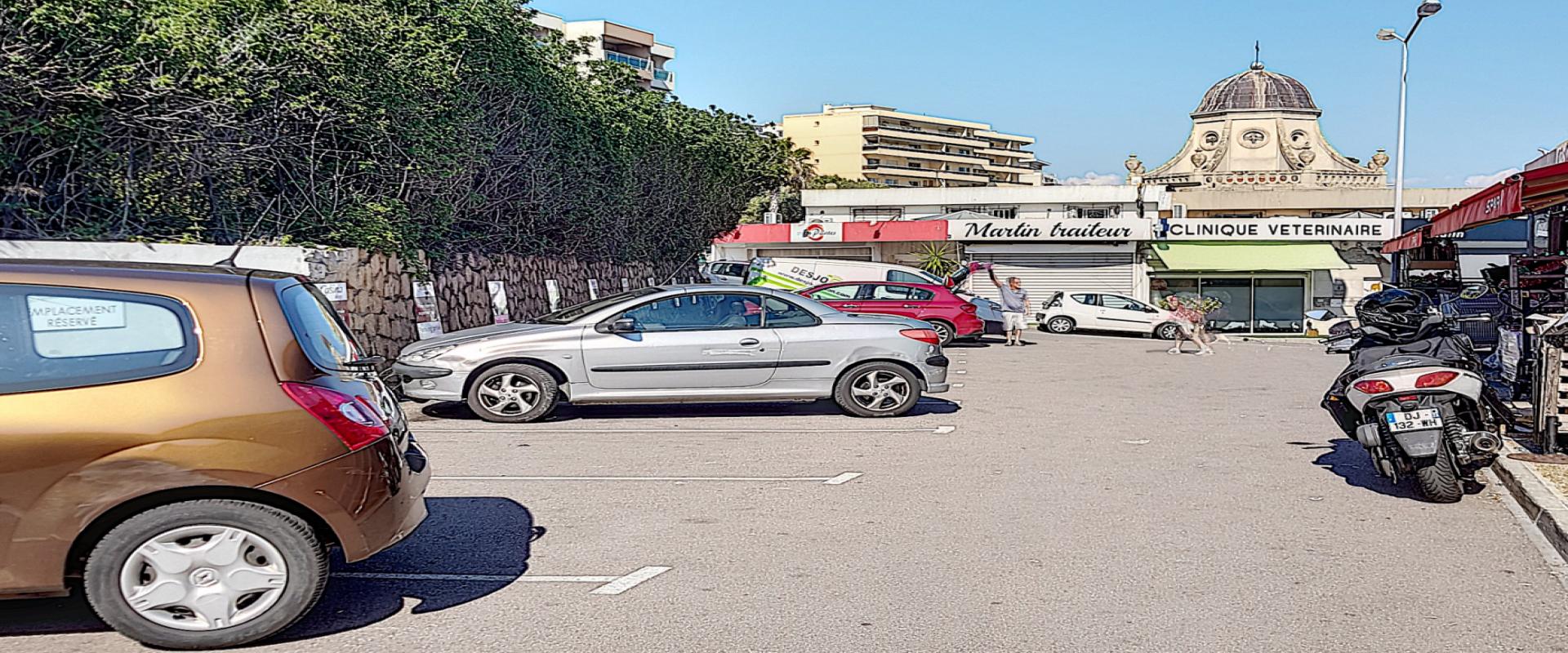 A louer local Résidence des iles parking