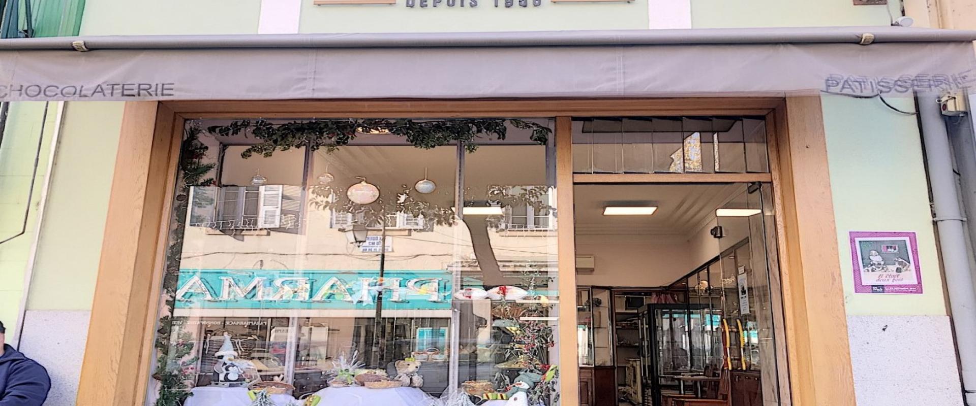 RARE ! En Corse à Ajaccio, sur le Cours Napoléon, la vente des murs 