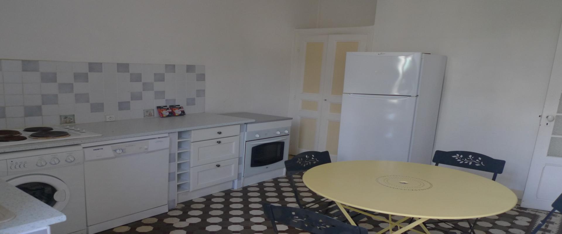 T3 COURS GRANDVAL cuisine