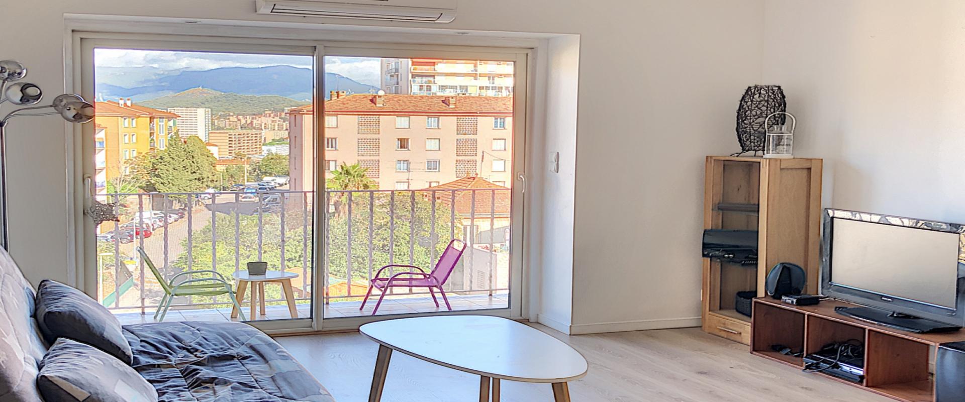 Appartement traversant de type F2 à vendre refait à neuf - Ajaccio