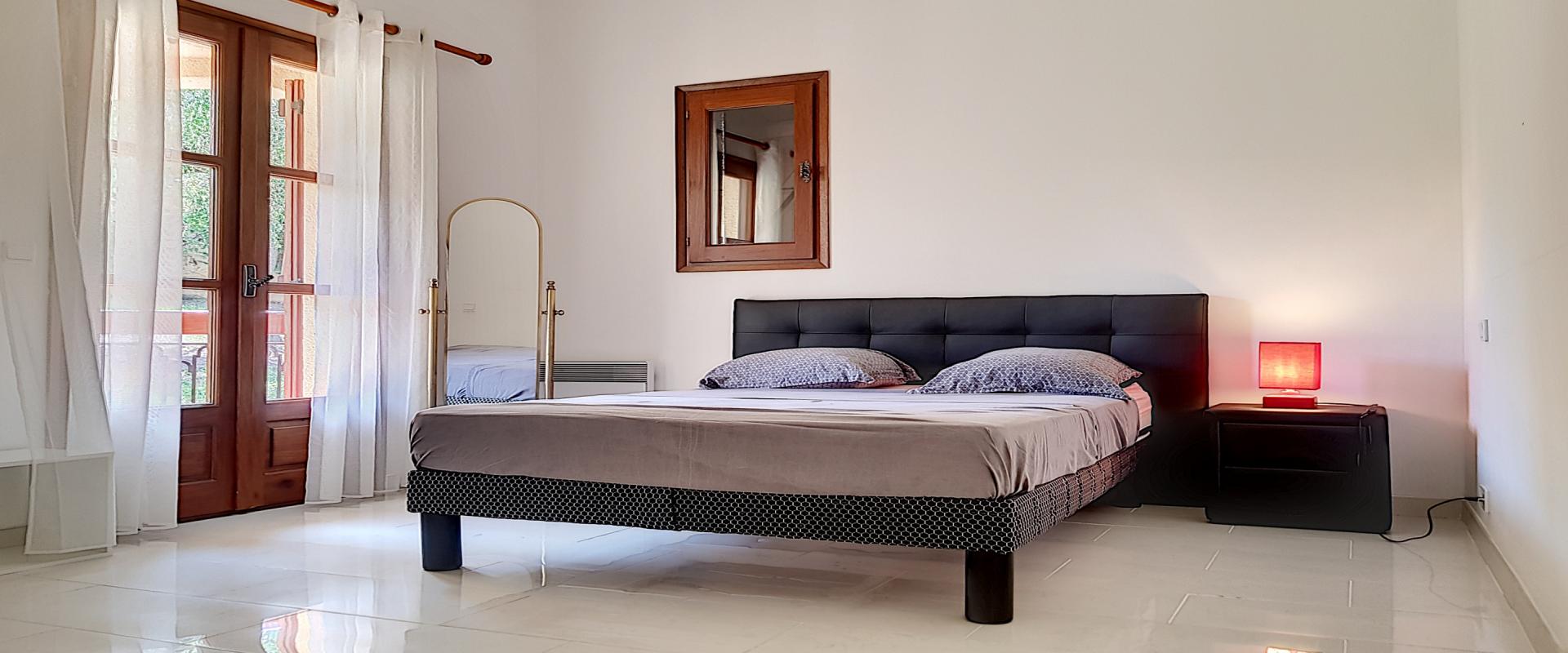 A louer villa Salario chambre lit noir