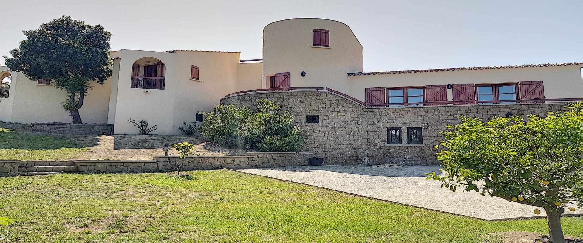A louer villa Salario vue maison et jardin