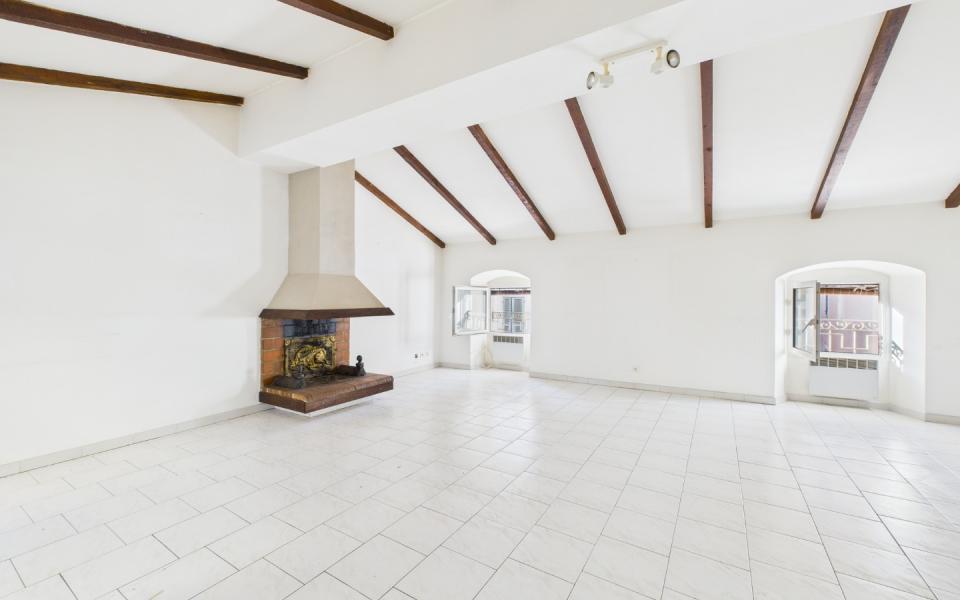 STUDIO A VENDRE 64 RUE FESCH AJACCIO