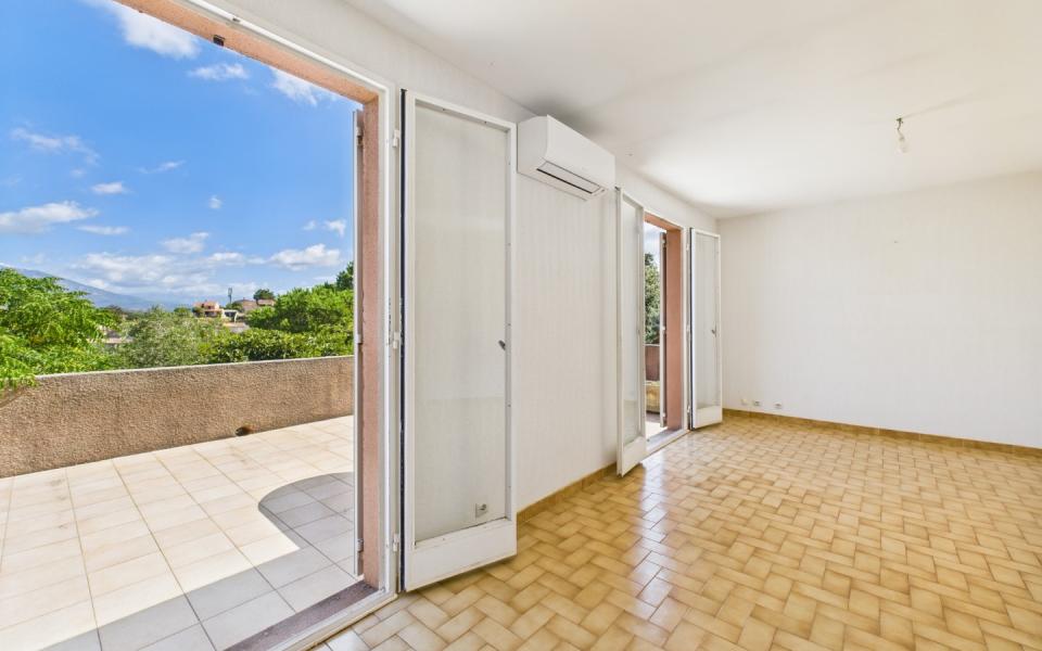 Maison 3 chambres à vendre A Confina, entrée d'Ajaccio - Miniature 6
