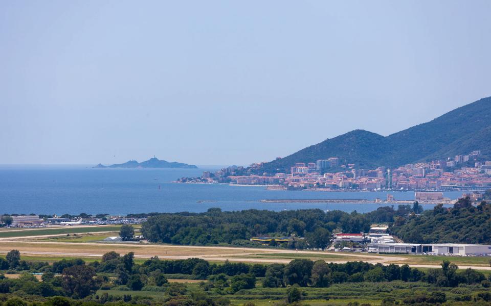 Villa d’exception à vendre entre Ajaccio et Porticcio