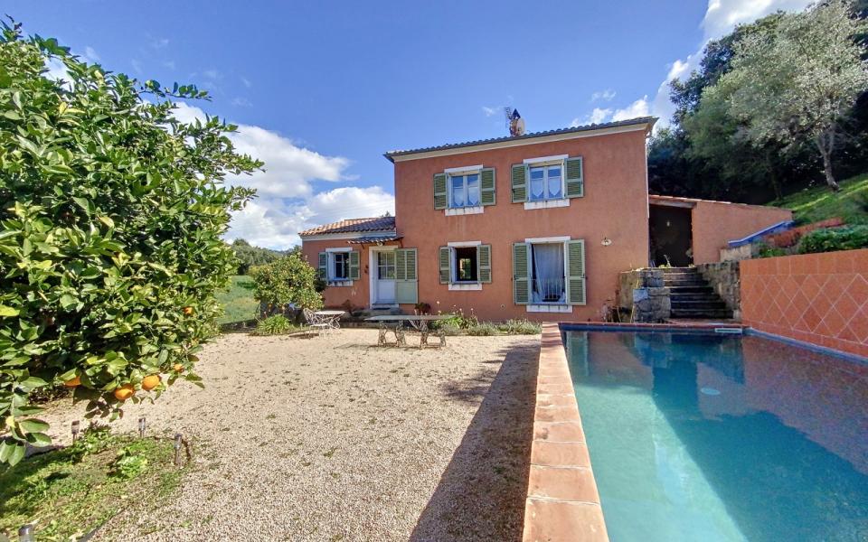 Maison à vendre avec piscine près d'Ajaccio à Eccica-Suarella