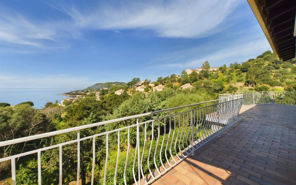 Villa F4 vue mer à vendre à Tiuccia près d'Ajaccio
