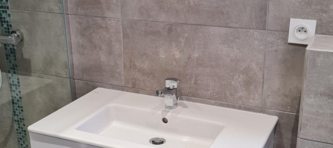 F2 à louer Vitullo salle de bains