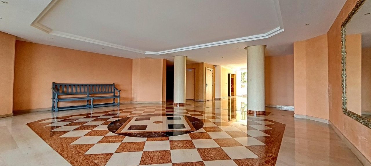 F3 à louer Closerie hall immeuble