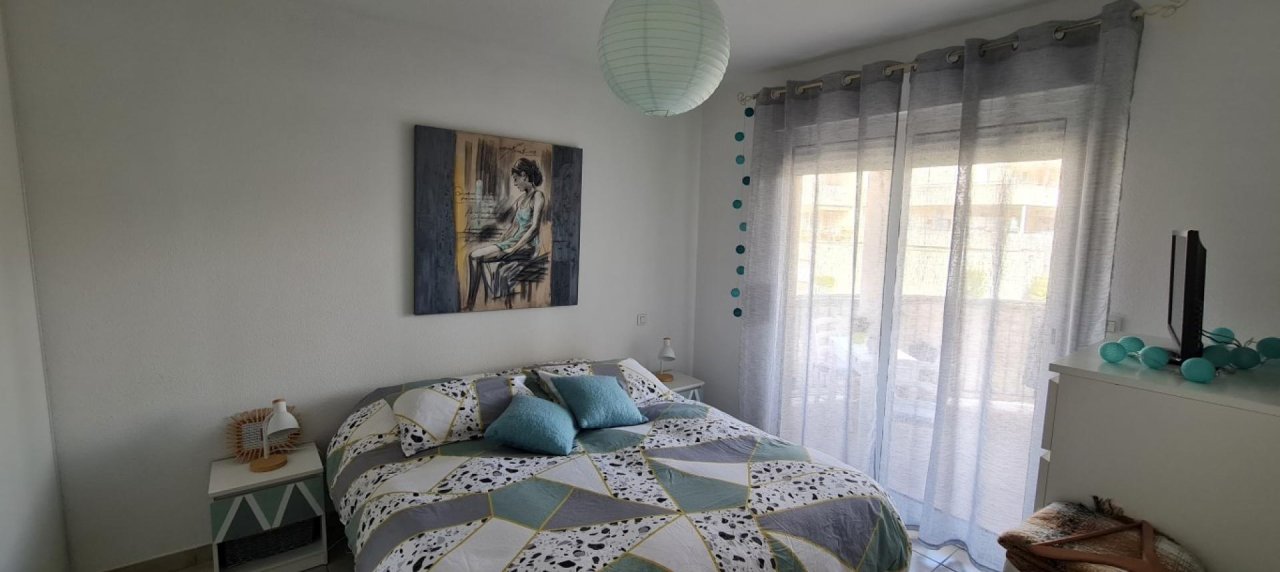 F2 A LOUER TERRASSES DES MILLELI CHAMBRE.